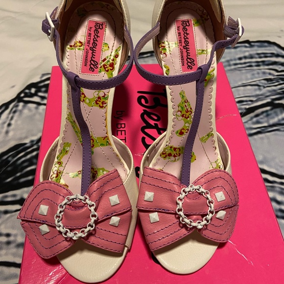 Betseyville by Betsey Johnson ‘Pauline’ peep toe, t-strap pump - Picture 2 of 4